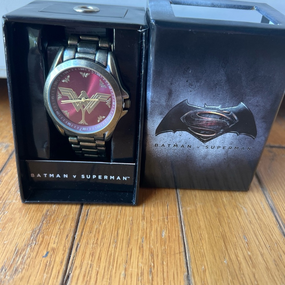 Wonder Woman Accutime Watch Quartz   Movement Stainless Steel Link Band